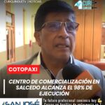 La construcción del Centro de Comercialización para productores de Salcedo registra un avance del 98%. Actualmente, se espera la intervención en las vías de acceso para continuar con la implementación del sistema eléctrico y su instalación final.