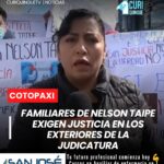 Familiares de Nelson Taipe realizaron un plantón en los exteriores de la Unidad Judicial de Salcedo para exigir justicia dentro del proceso relacionado con un accidente de tránsito registrado meses atrás en el sector de Yambo.