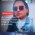 Comerciantes que participarán en la Feria de Finados de Latacunga acudieron a la Municipalidad para solicitar al alcalde Fabricio Tinajero que se mantenga el lugar inicialmente previsto para esta actividad.