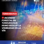 📍 #Tungurahua | Un incendio forestal registrado el domingo, pasado el mediodía, en el sector La Amaca generó una densa columna de humo que se extendió sobre la carretera y redujo la visibilidad para los conductores.